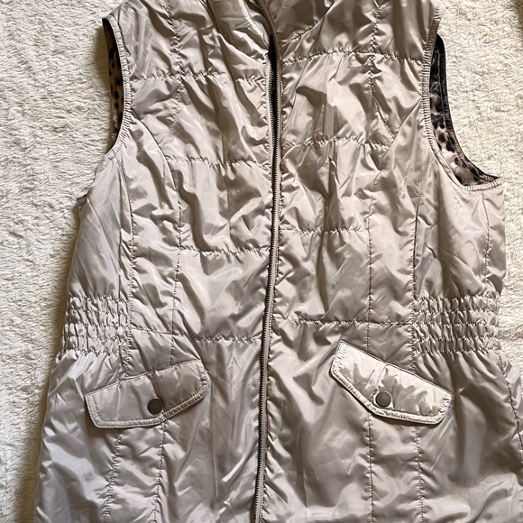 Vest - Picture 2 of 3
